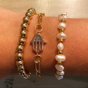Pearls & gold stretch bracelet